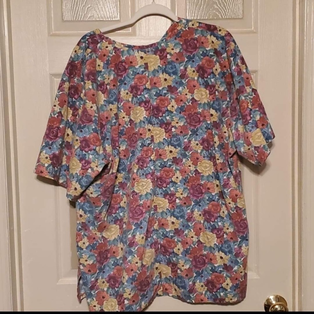 Uniform Scrub Top - Picture 2 of 4